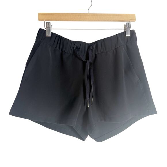 Lululemon Black On The Fly Travel Woven Athleisure Shorts Size 8 - Picture 3 of 8